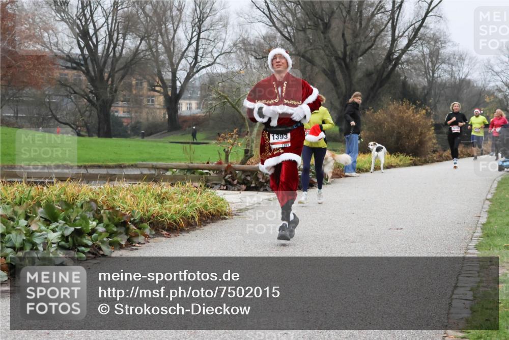 08.12.2024 - St. Pauli X-Mass-Run No. 14 Strokosch-Dieckow http://msf.ph/oto/7502015 08.12.2024 09:50:52 Laufen 1393, 1393, 20, 2696 meine-sportfotos.de