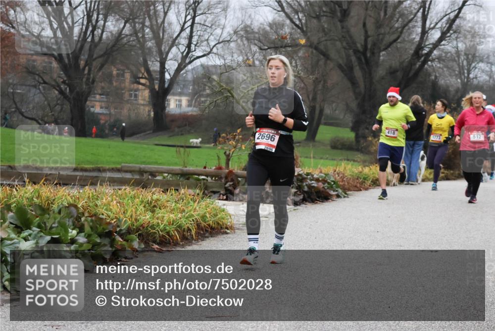 08.12.2024 - St. Pauli X-Mass-Run No. 14 Strokosch-Dieckow http://msf.ph/oto/7502028 08.12.2024 09:50:59 Laufen 2696, 2696, 418, 1773, 512 meine-sportfotos.de