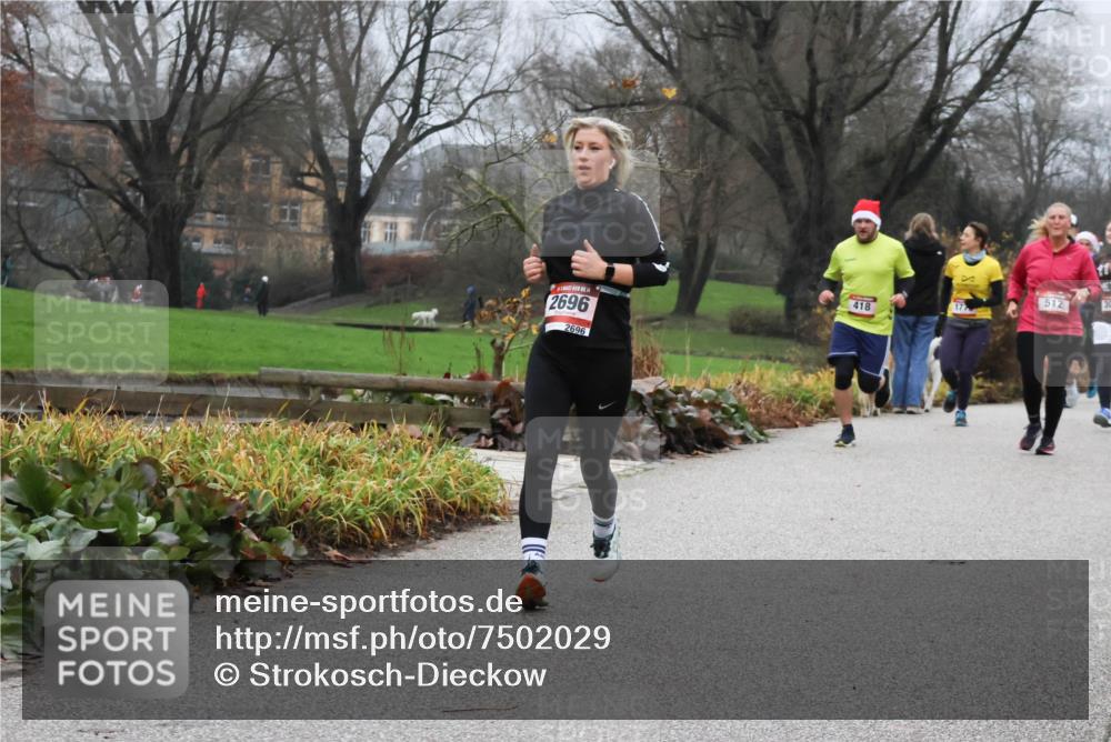 08.12.2024 - St. Pauli X-Mass-Run No. 14 Strokosch-Dieckow http://msf.ph/oto/7502029 08.12.2024 09:50:59 Laufen 2696, 2696, 418, 512, 177 meine-sportfotos.de