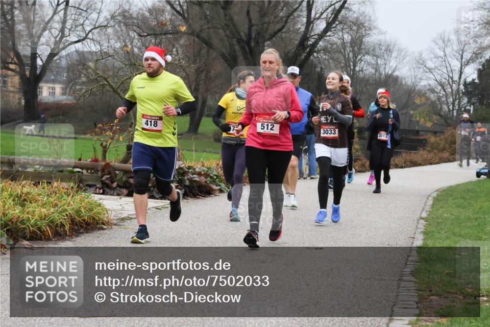 08.12.2024 - St. Pauli X-Mass-Run No. 14 Strokosch-Dieckow http://msf.ph/oto/7502033 08.12.2024 09:51:02 Laufen 37, 418, 512, 3033, 3013 meine-sportfotos.de