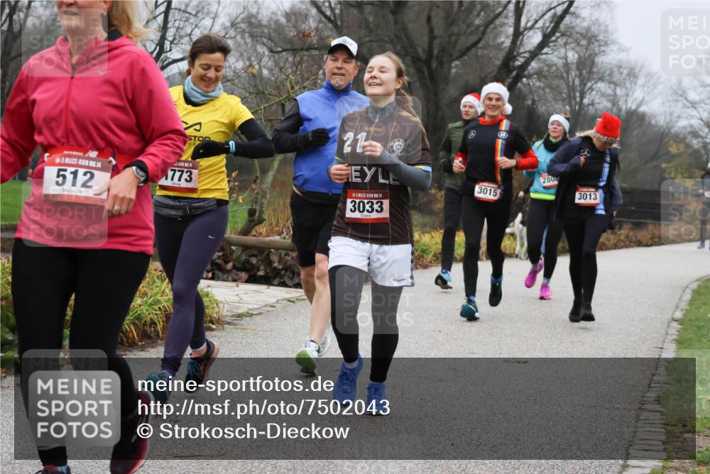 08.12.2024 - St. Pauli X-Mass-Run No. 14 Strokosch-Dieckow http://msf.ph/oto/7502043 08.12.2024 09:51:04 Laufen 218, 14, 3033, 3015, 280, 3013, 14, 512, 14, 773 meine-sportfotos.de