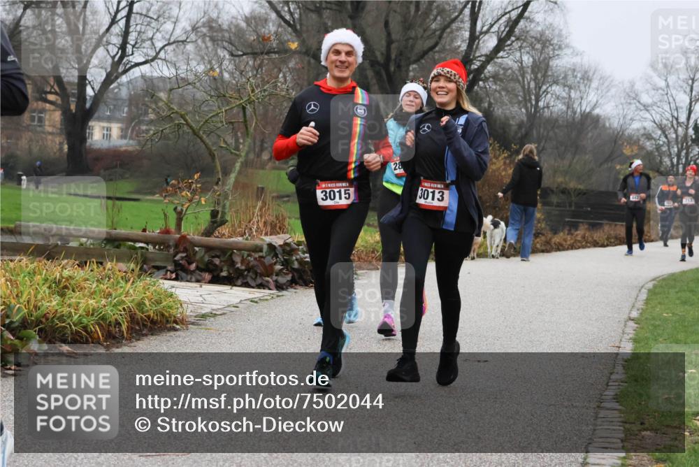 08.12.2024 - St. Pauli X-Mass-Run No. 14 Strokosch-Dieckow http://msf.ph/oto/7502044 08.12.2024 09:51:06 Laufen 3015, 28, 3013, 642, 713 meine-sportfotos.de