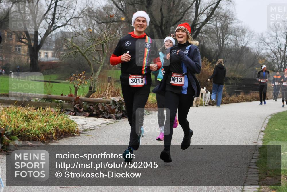 08.12.2024 - St. Pauli X-Mass-Run No. 14 Strokosch-Dieckow http://msf.ph/oto/7502045 08.12.2024 09:51:06 Laufen 3015, 14, 3013 meine-sportfotos.de