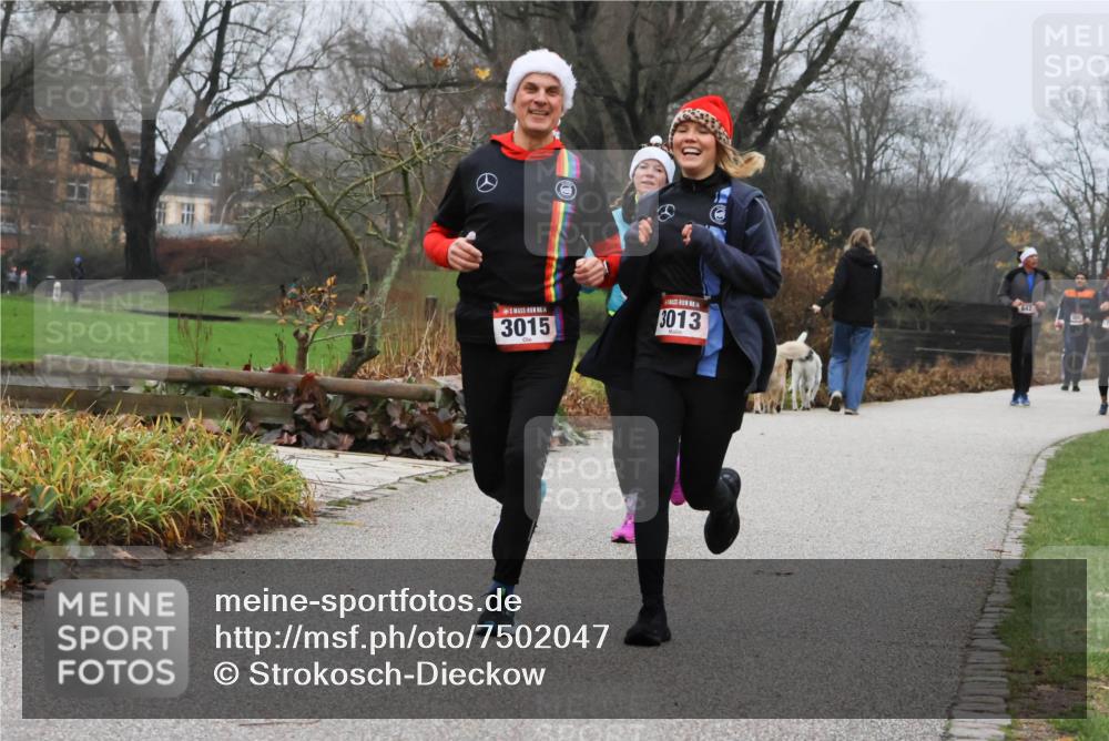 08.12.2024 - St. Pauli X-Mass-Run No. 14 Strokosch-Dieckow http://msf.ph/oto/7502047 08.12.2024 09:51:06 Laufen 3015, 3013, 642 meine-sportfotos.de