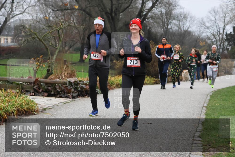 08.12.2024 - St. Pauli X-Mass-Run No. 14 Strokosch-Dieckow http://msf.ph/oto/7502050 08.12.2024 09:51:14 Laufen 642, 14, 713, 3170 meine-sportfotos.de