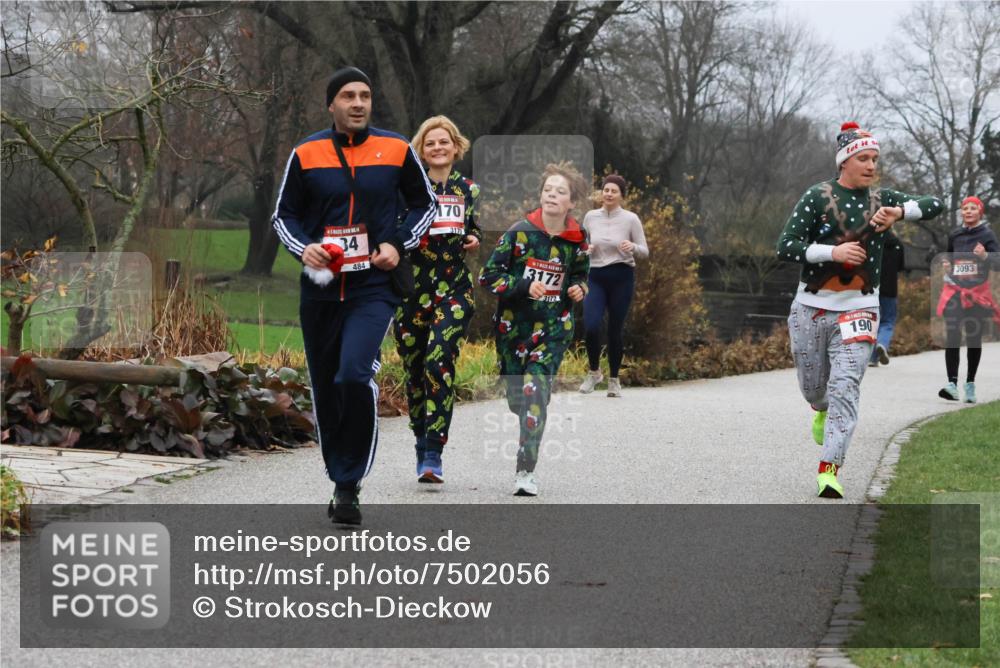 08.12.2024 - St. Pauli X-Mass-Run No. 14 Strokosch-Dieckow http://msf.ph/oto/7502056 08.12.2024 09:51:18 Laufen 34, 484, 170, 3170, 3172, 3172, 190, 3093 meine-sportfotos.de