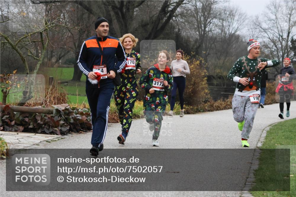 08.12.2024 - St. Pauli X-Mass-Run No. 14 Strokosch-Dieckow http://msf.ph/oto/7502057 08.12.2024 09:51:18 Laufen 24, 484, 170, 3170, 3172, 3172, 190, 3093 meine-sportfotos.de
