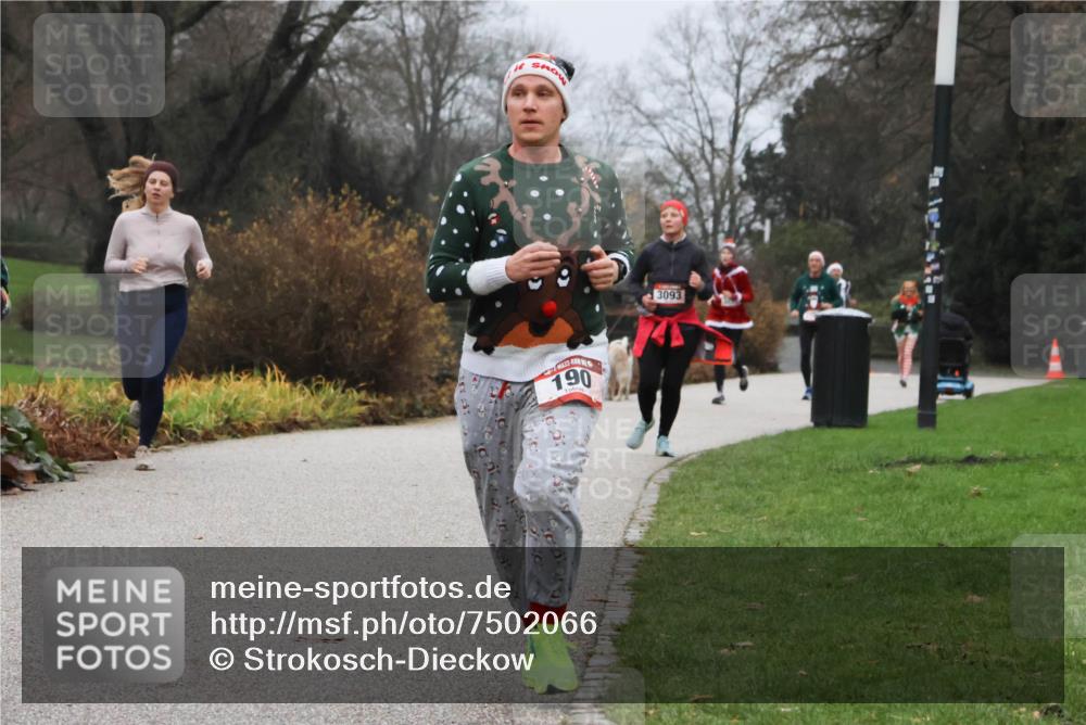 08.12.2024 - St. Pauli X-Mass-Run No. 14 Strokosch-Dieckow http://msf.ph/oto/7502066 08.12.2024 09:51:20 Laufen 190, 3093 meine-sportfotos.de