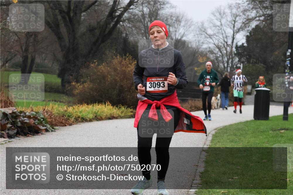 08.12.2024 - St. Pauli X-Mass-Run No. 14 Strokosch-Dieckow http://msf.ph/oto/7502070 08.12.2024 09:51:25 Laufen 14, 3093, 1750 meine-sportfotos.de
