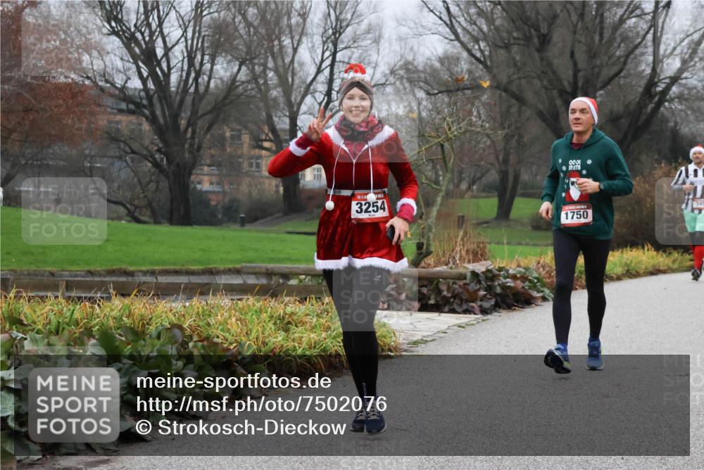 08.12.2024 - St. Pauli X-Mass-Run No. 14 Strokosch-Dieckow http://msf.ph/oto/7502076 08.12.2024 09:51:33 Laufen 3254, 1750 meine-sportfotos.de
