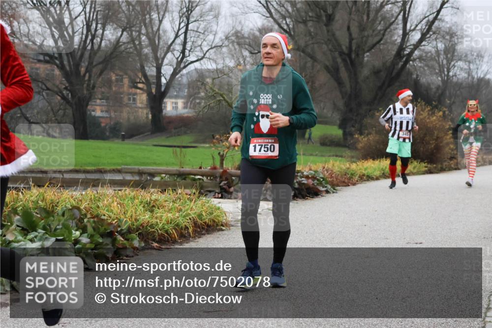 08.12.2024 - St. Pauli X-Mass-Run No. 14 Strokosch-Dieckow http://msf.ph/oto/7502078 08.12.2024 09:51:34 Laufen 14, 1750, 345 meine-sportfotos.de