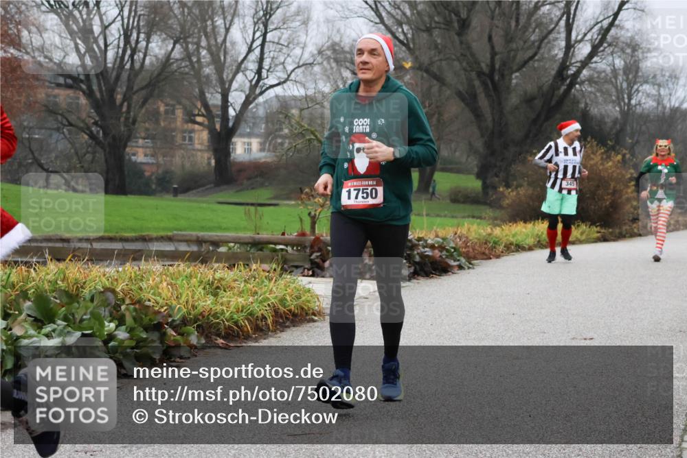 08.12.2024 - St. Pauli X-Mass-Run No. 14 Strokosch-Dieckow http://msf.ph/oto/7502080 08.12.2024 09:51:34 Laufen 14, 1750, 345 meine-sportfotos.de