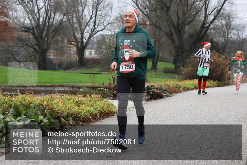 08.12.2024 - St. Pauli X-Mass-Run No. 14 Strokosch-Dieckow http://msf.ph/oto/7502081 08.12.2024 09:51:34 Laufen 14, 1750, 345 meine-sportfotos.de