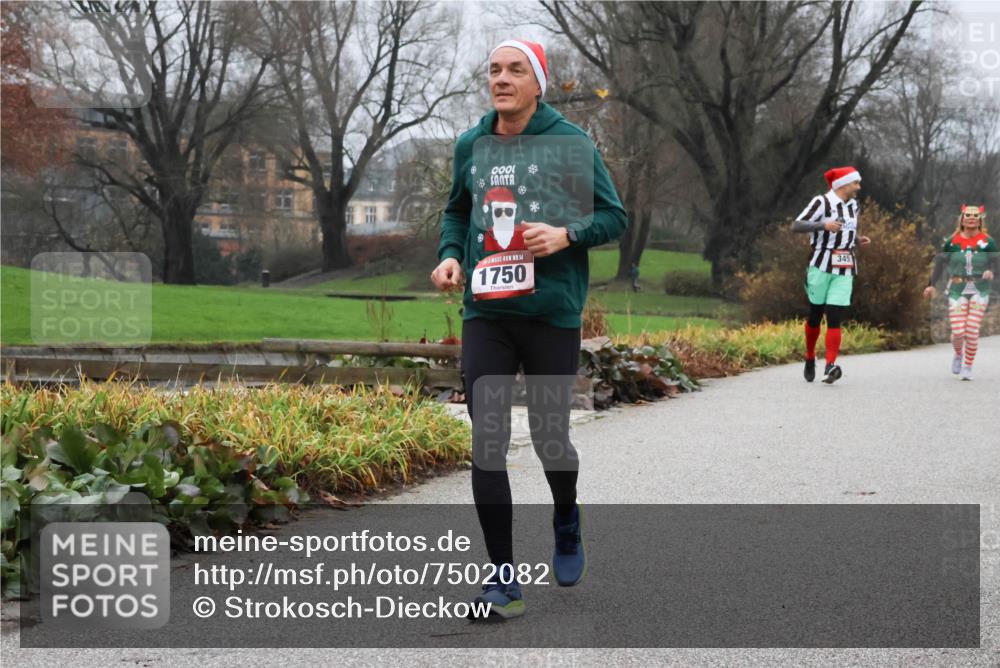 08.12.2024 - St. Pauli X-Mass-Run No. 14 Strokosch-Dieckow http://msf.ph/oto/7502082 08.12.2024 09:51:34 Laufen 14, 1750, 345 meine-sportfotos.de