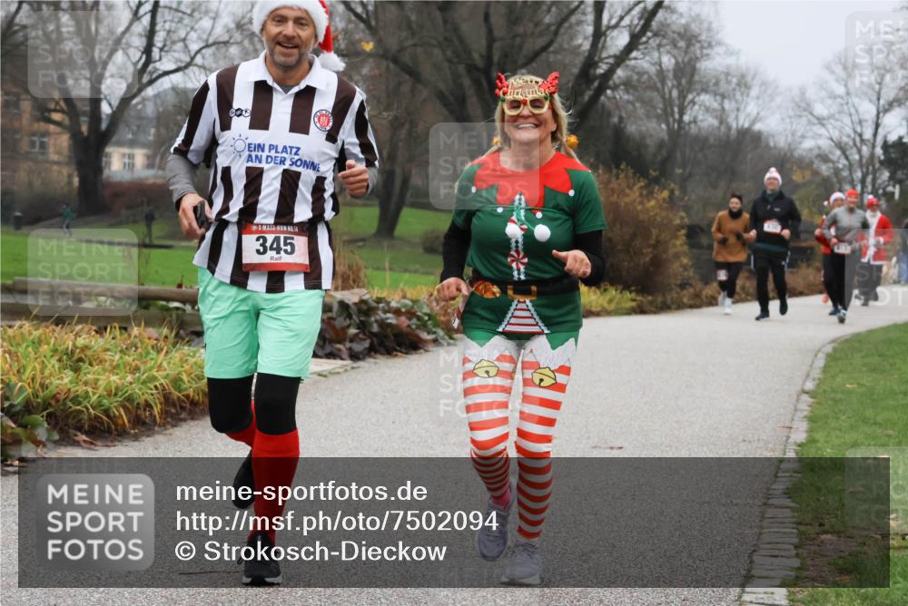 08.12.2024 - St. Pauli X-Mass-Run No. 14 Strokosch-Dieckow http://msf.ph/oto/7502094 08.12.2024 09:51:41 Laufen 14, 345 meine-sportfotos.de