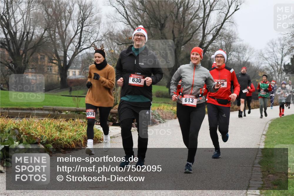 08.12.2024 - St. Pauli X-Mass-Run No. 14 Strokosch-Dieckow http://msf.ph/oto/7502095 08.12.2024 09:51:49 Laufen 3039, 4, 630, 613, 16, 1784, 3260, 2212 meine-sportfotos.de