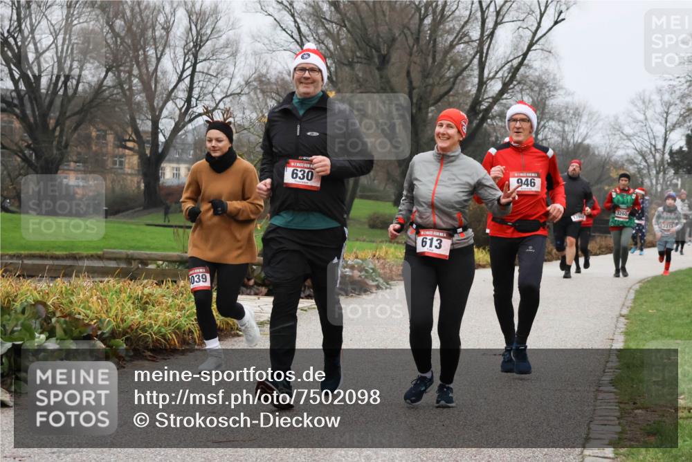 08.12.2024 - St. Pauli X-Mass-Run No. 14 Strokosch-Dieckow http://msf.ph/oto/7502098 08.12.2024 09:51:49 Laufen 039, 630, 613, 946, 3260, 2213 meine-sportfotos.de