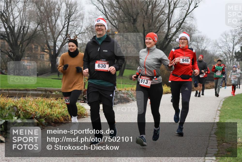 08.12.2024 - St. Pauli X-Mass-Run No. 14 Strokosch-Dieckow http://msf.ph/oto/7502101 08.12.2024 09:51:49 Laufen 03, 630, 14, 613, 946, 3260 meine-sportfotos.de