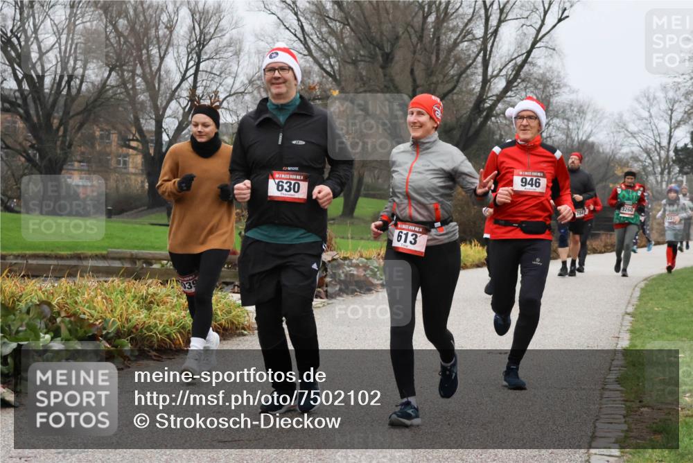 08.12.2024 - St. Pauli X-Mass-Run No. 14 Strokosch-Dieckow http://msf.ph/oto/7502102 08.12.2024 09:51:50 Laufen 039, 14, 630, 613, 946, 784, 3260 meine-sportfotos.de
