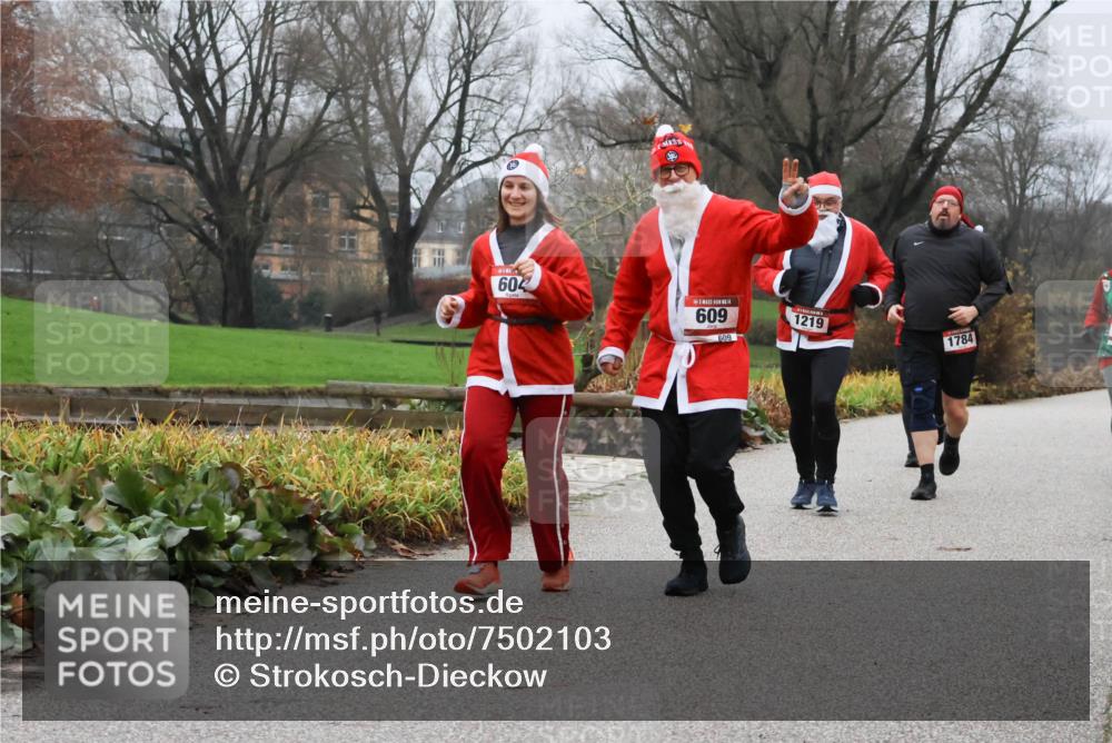 08.12.2024 - St. Pauli X-Mass-Run No. 14 Strokosch-Dieckow http://msf.ph/oto/7502103 08.12.2024 09:51:53 Laufen 604, 609, 1219, 1784 meine-sportfotos.de