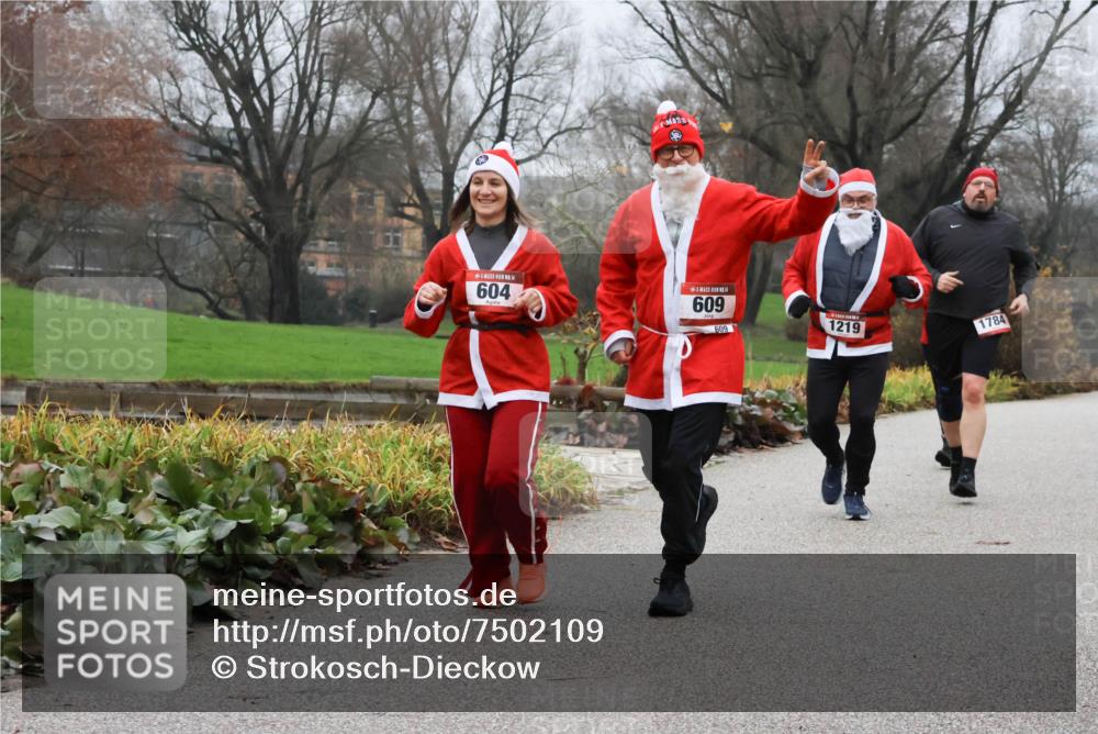 08.12.2024 - St. Pauli X-Mass-Run No. 14 Strokosch-Dieckow http://msf.ph/oto/7502109 08.12.2024 09:51:53 Laufen 604, 14, 609, 609, 1219, 1784 meine-sportfotos.de