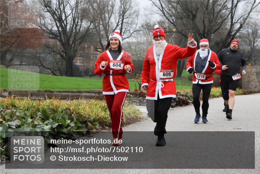 08.12.2024 - St. Pauli X-Mass-Run No. 14 Strokosch-Dieckow http://msf.ph/oto/7502110 08.12.2024 09:51:53 Laufen 604, 609, 609, 1219, 1784 meine-sportfotos.de