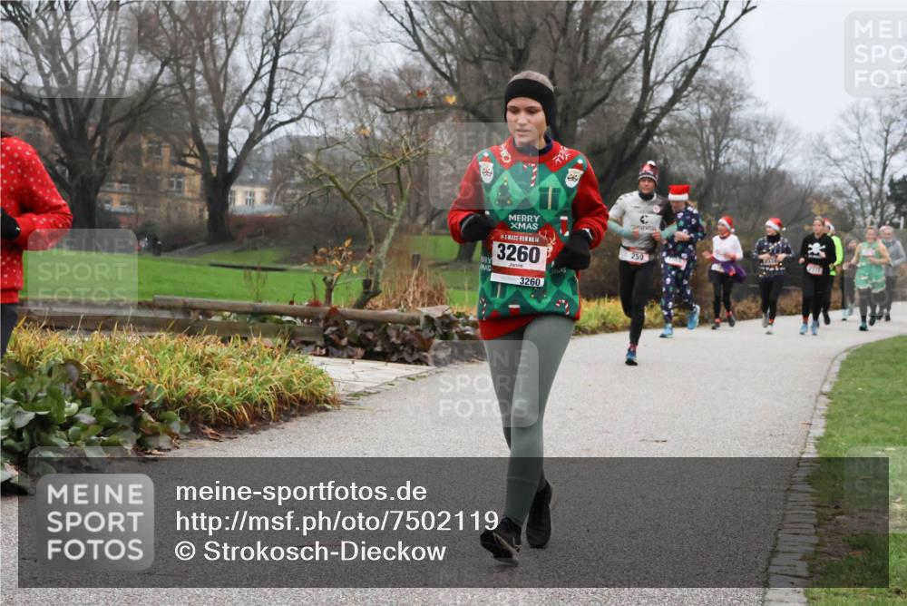 08.12.2024 - St. Pauli X-Mass-Run No. 14 Strokosch-Dieckow http://msf.ph/oto/7502119 08.12.2024 09:51:57 Laufen 14, 3260, 3260, 259 meine-sportfotos.de