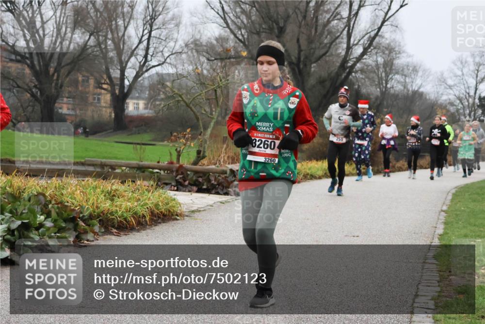08.12.2024 - St. Pauli X-Mass-Run No. 14 Strokosch-Dieckow http://msf.ph/oto/7502123 08.12.2024 09:51:57 Laufen 14, 3260, 3260, 259 meine-sportfotos.de