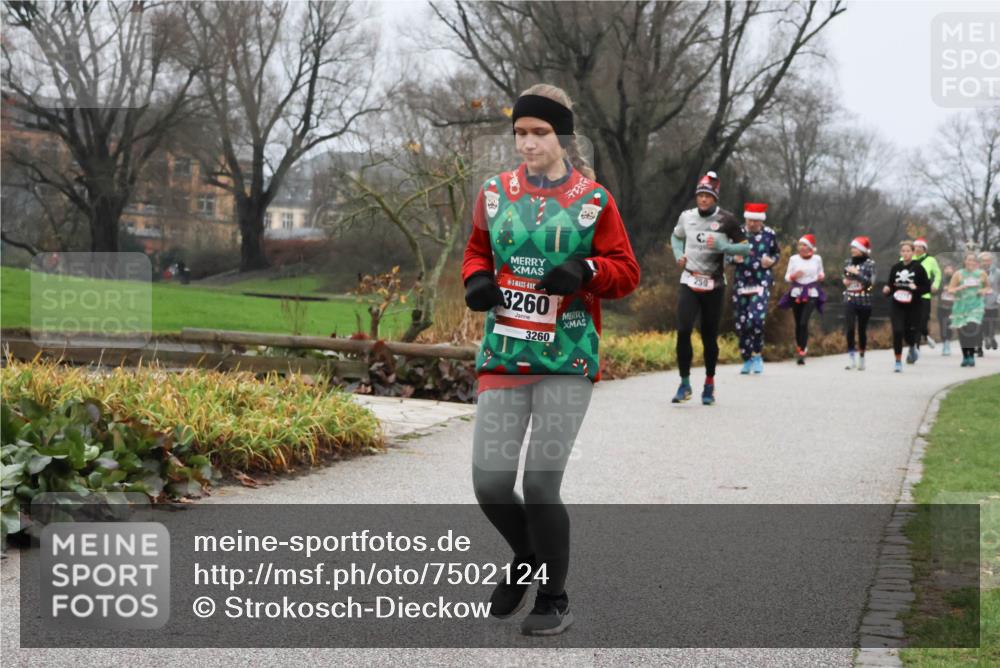 08.12.2024 - St. Pauli X-Mass-Run No. 14 Strokosch-Dieckow http://msf.ph/oto/7502124 08.12.2024 09:51:57 Laufen 3260, 3260, 259 meine-sportfotos.de