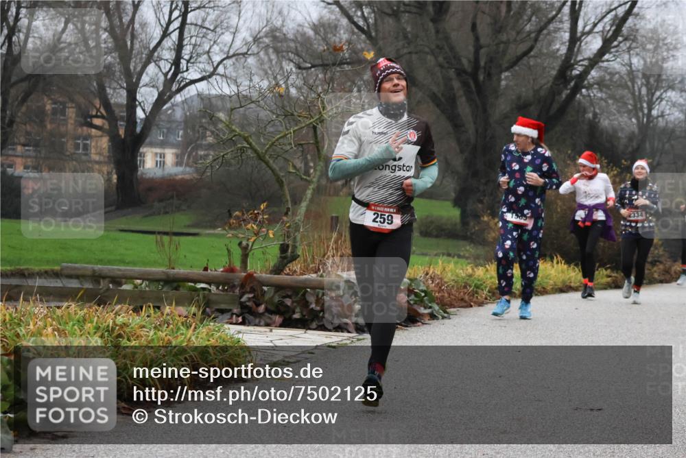 08.12.2024 - St. Pauli X-Mass-Run No. 14 Strokosch-Dieckow http://msf.ph/oto/7502125 08.12.2024 09:51:59 Laufen 259, 2334 meine-sportfotos.de