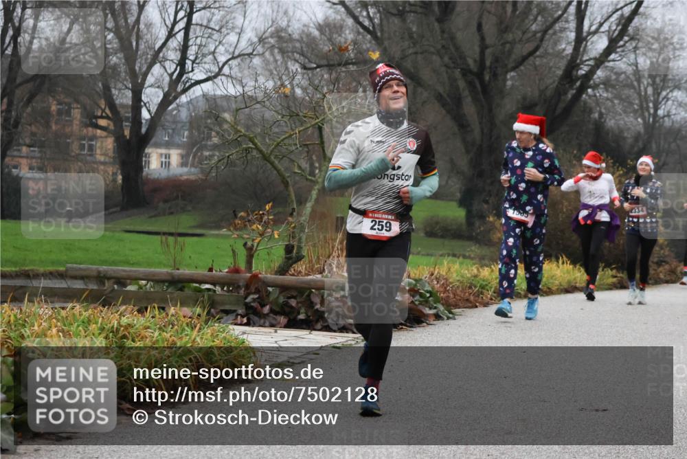 08.12.2024 - St. Pauli X-Mass-Run No. 14 Strokosch-Dieckow http://msf.ph/oto/7502128 08.12.2024 09:51:59 Laufen 1583, 259, 334 meine-sportfotos.de