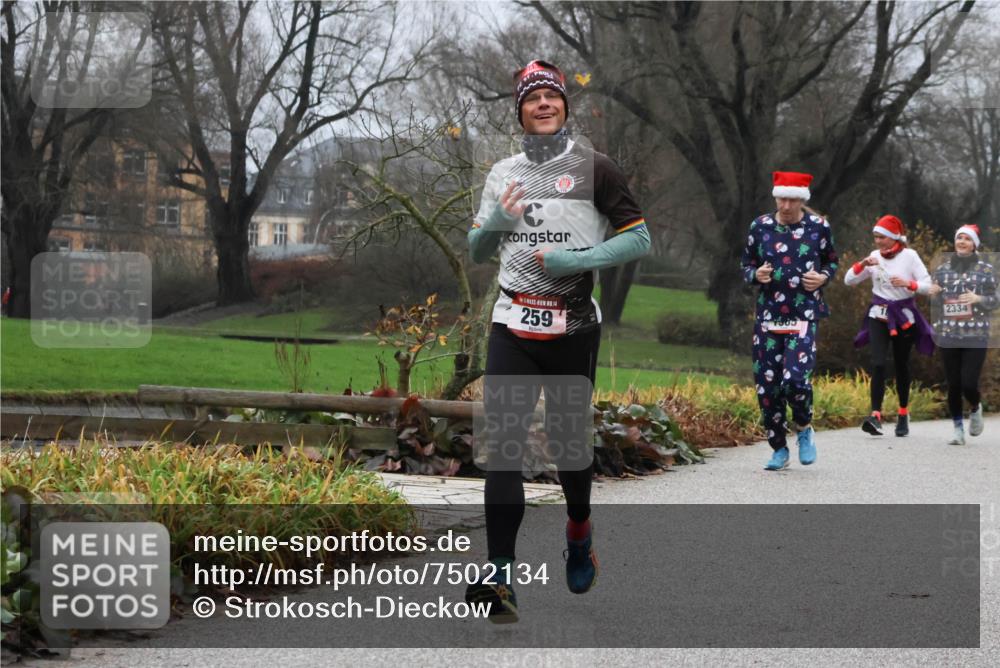 08.12.2024 - St. Pauli X-Mass-Run No. 14 Strokosch-Dieckow http://msf.ph/oto/7502134 08.12.2024 09:52:00 Laufen 14, 259, 2334 meine-sportfotos.de