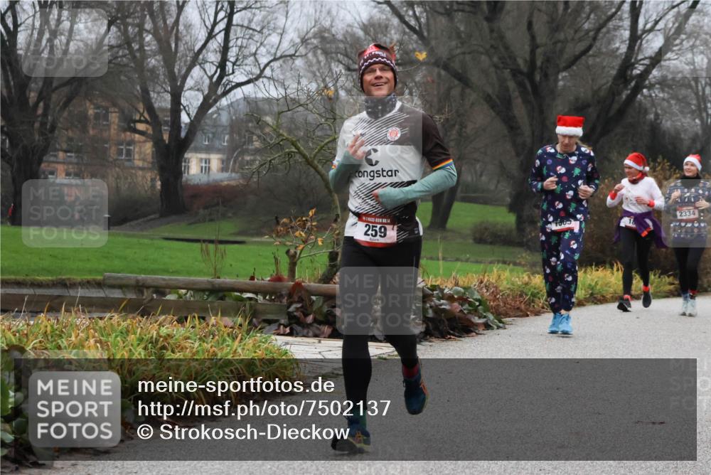 08.12.2024 - St. Pauli X-Mass-Run No. 14 Strokosch-Dieckow http://msf.ph/oto/7502137 08.12.2024 09:52:00 Laufen 14, 259, 2334 meine-sportfotos.de