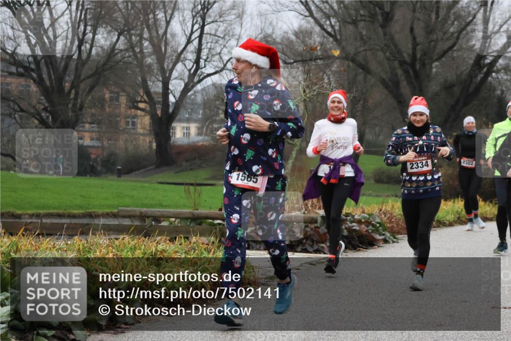 08.12.2024 - St. Pauli X-Mass-Run No. 14 Strokosch-Dieckow http://msf.ph/oto/7502141 08.12.2024 09:52:03 Laufen 1565, 2334, 2302 meine-sportfotos.de