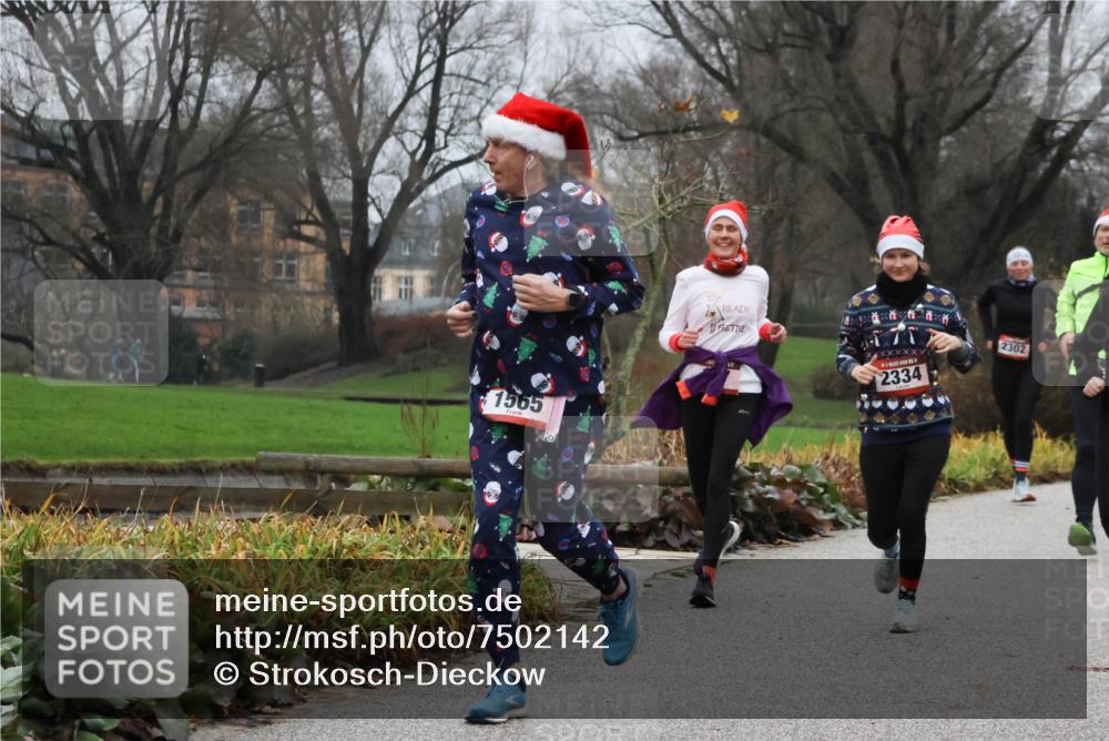 08.12.2024 - St. Pauli X-Mass-Run No. 14 Strokosch-Dieckow http://msf.ph/oto/7502142 08.12.2024 09:52:03 Laufen 1565, 2334, 2302 meine-sportfotos.de