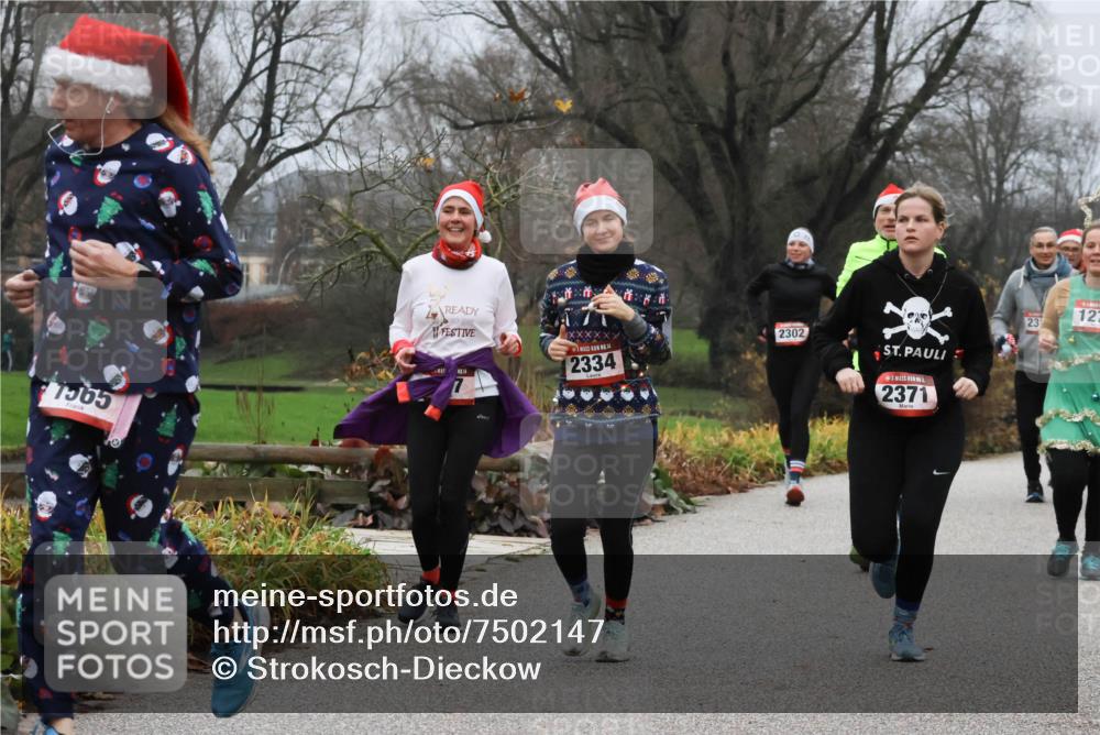08.12.2024 - St. Pauli X-Mass-Run No. 14 Strokosch-Dieckow http://msf.ph/oto/7502147 08.12.2024 09:52:04 Laufen 1565, 14, 2334, 2302, 2371, 12, 23 meine-sportfotos.de