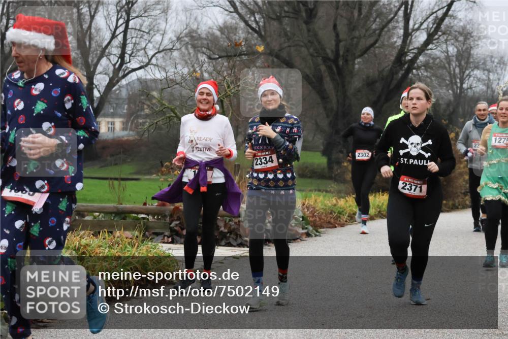 08.12.2024 - St. Pauli X-Mass-Run No. 14 Strokosch-Dieckow http://msf.ph/oto/7502149 08.12.2024 09:52:04 Laufen 14, 2334, 2302, 2371, 1275, 23 meine-sportfotos.de