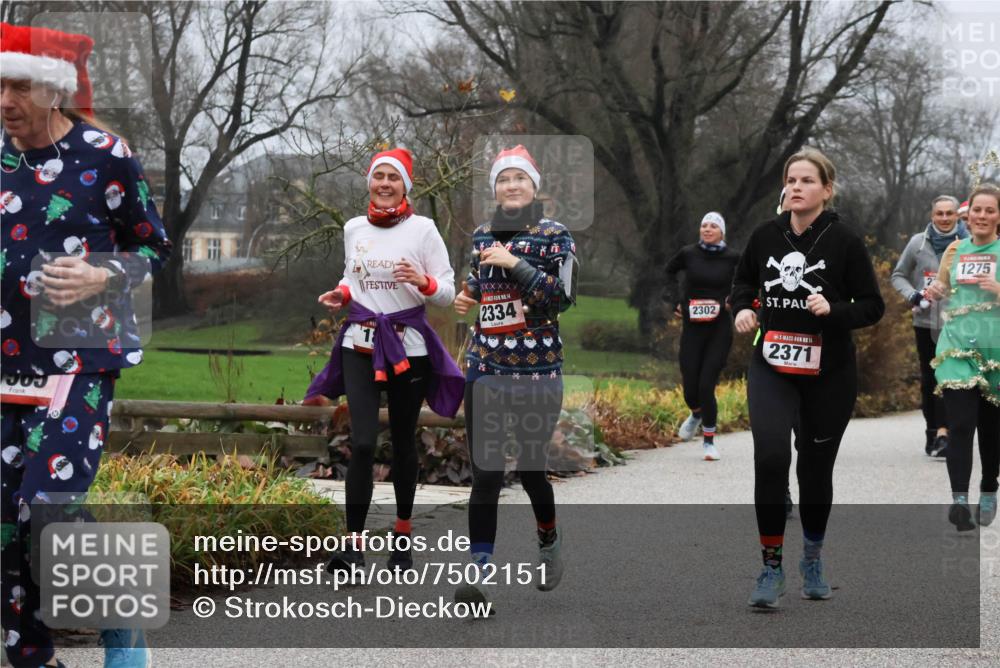 08.12.2024 - St. Pauli X-Mass-Run No. 14 Strokosch-Dieckow http://msf.ph/oto/7502151 08.12.2024 09:52:04 Laufen 1503, 2334, 2302, 14, 2371, 2, 1275 meine-sportfotos.de