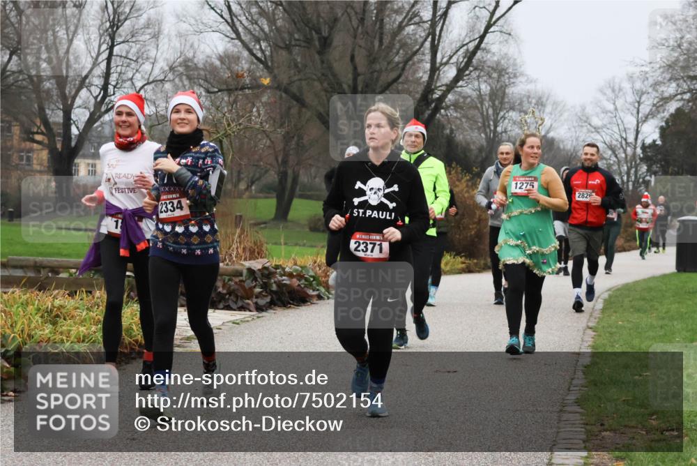 08.12.2024 - St. Pauli X-Mass-Run No. 14 Strokosch-Dieckow http://msf.ph/oto/7502154 08.12.2024 09:52:05 Laufen 14, 2334, 2371, 1275, 282 meine-sportfotos.de