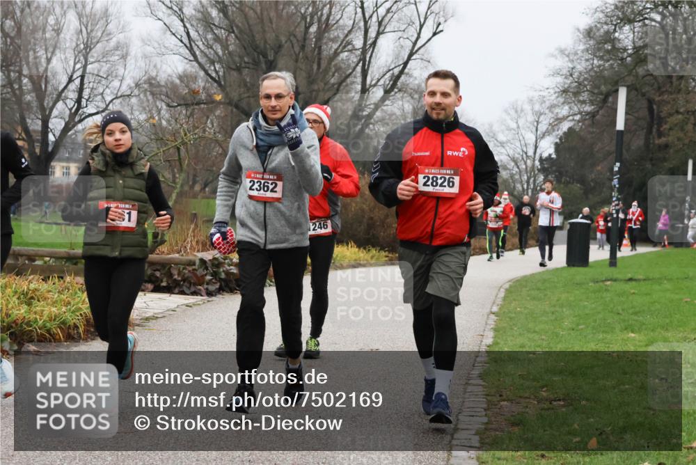 08.12.2024 - St. Pauli X-Mass-Run No. 14 Strokosch-Dieckow http://msf.ph/oto/7502169 08.12.2024 09:52:09 Laufen 14, 2362, 1246, 14, 2826 meine-sportfotos.de