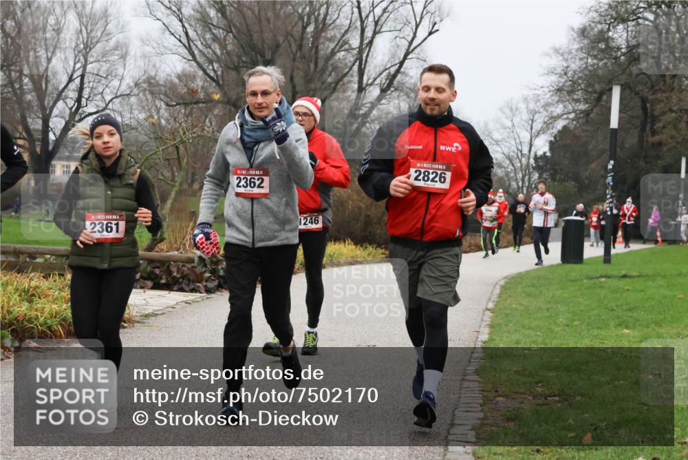08.12.2024 - St. Pauli X-Mass-Run No. 14 Strokosch-Dieckow http://msf.ph/oto/7502170 08.12.2024 09:52:09 Laufen 14, 2361, 14, 2362, 1246, 14, 2826 meine-sportfotos.de