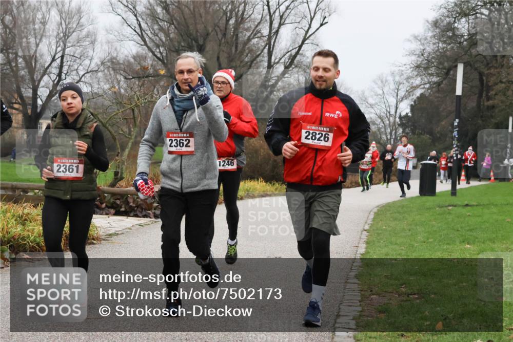 08.12.2024 - St. Pauli X-Mass-Run No. 14 Strokosch-Dieckow http://msf.ph/oto/7502173 08.12.2024 09:52:09 Laufen 14, 2361, 14, 2362, 1246, 14, 2826 meine-sportfotos.de