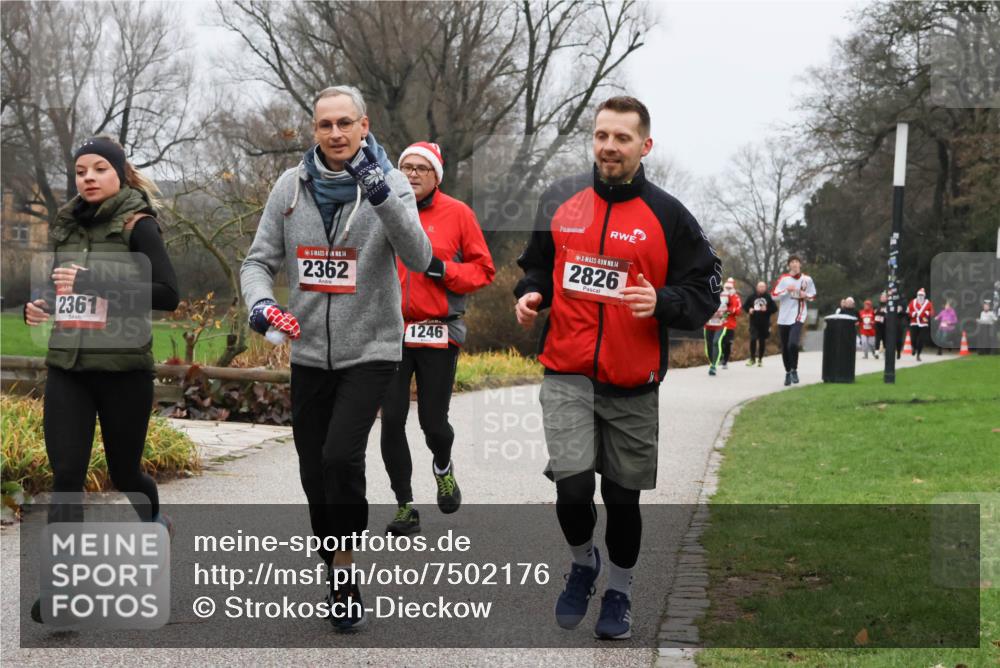 08.12.2024 - St. Pauli X-Mass-Run No. 14 Strokosch-Dieckow http://msf.ph/oto/7502176 08.12.2024 09:52:09 Laufen 2361, 14, 2362, 1246, 14, 2826 meine-sportfotos.de