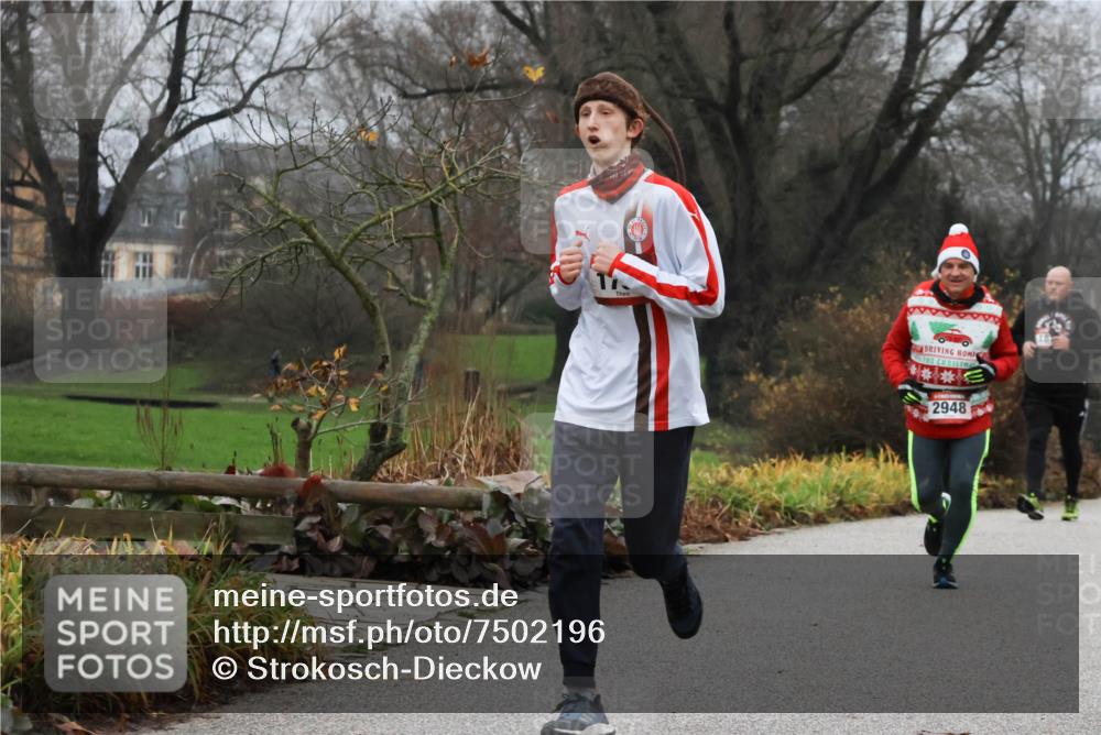 08.12.2024 - St. Pauli X-Mass-Run No. 14 Strokosch-Dieckow http://msf.ph/oto/7502196 08.12.2024 09:52:17 Laufen 2948 meine-sportfotos.de