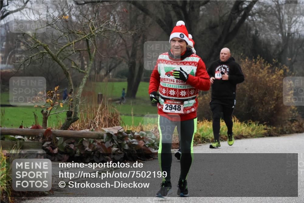 08.12.2024 - St. Pauli X-Mass-Run No. 14 Strokosch-Dieckow http://msf.ph/oto/7502199 08.12.2024 09:52:19 Laufen 18, 14, 2948 meine-sportfotos.de