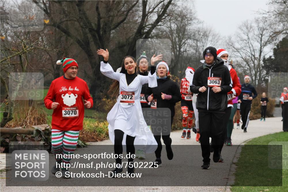 08.12.2024 - St. Pauli X-Mass-Run No. 14 Strokosch-Dieckow http://msf.ph/oto/7502225 08.12.2024 09:52:27 Laufen 14, 3072, 94, 3072, 3070, 114, 838, 3063, 9172, 3255 meine-sportfotos.de