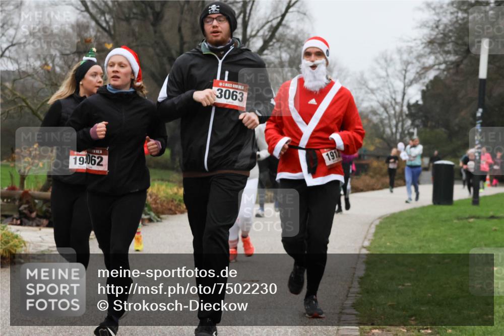 08.12.2024 - St. Pauli X-Mass-Run No. 14 Strokosch-Dieckow http://msf.ph/oto/7502230 08.12.2024 09:52:31 Laufen 14, 19, 062, 3063, 1912 meine-sportfotos.de