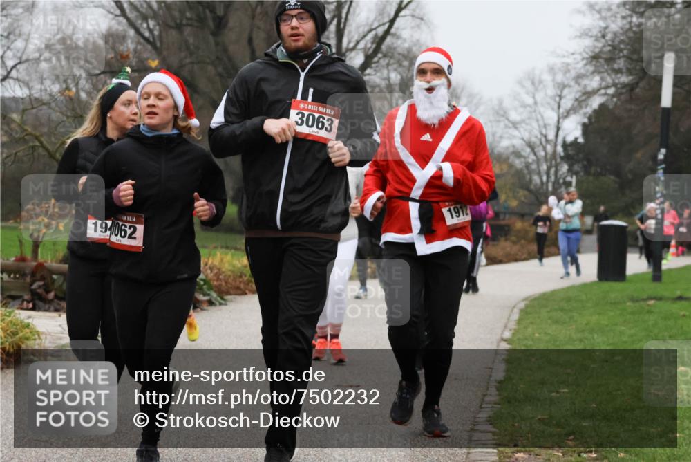 08.12.2024 - St. Pauli X-Mass-Run No. 14 Strokosch-Dieckow http://msf.ph/oto/7502232 08.12.2024 09:52:31 Laufen 14, 194062, 14, 3063, 1912 meine-sportfotos.de
