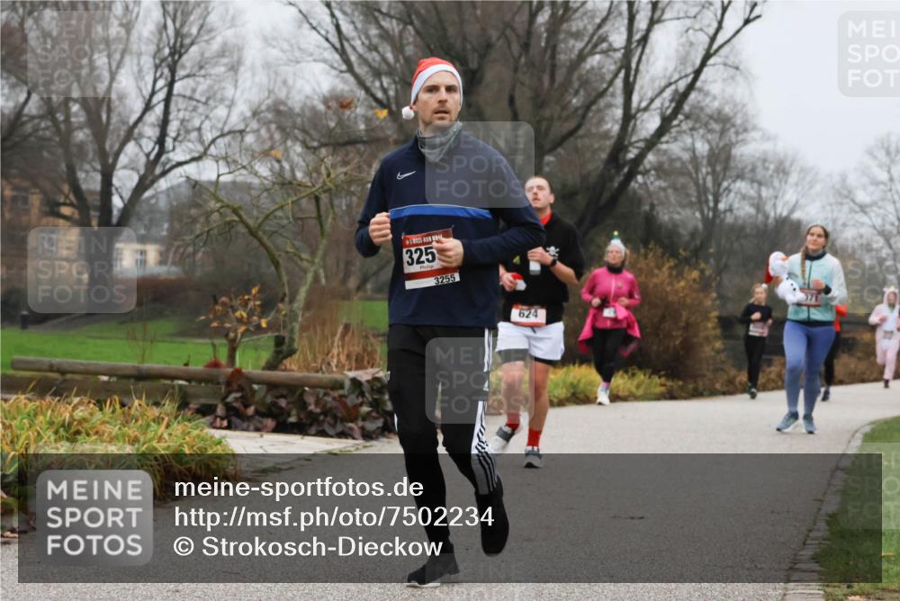 08.12.2024 - St. Pauli X-Mass-Run No. 14 Strokosch-Dieckow http://msf.ph/oto/7502234 08.12.2024 09:52:37 Laufen 325, 3255, 624 meine-sportfotos.de