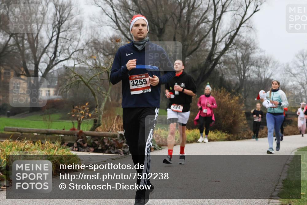 08.12.2024 - St. Pauli X-Mass-Run No. 14 Strokosch-Dieckow http://msf.ph/oto/7502238 08.12.2024 09:52:37 Laufen 14, 3255, 3255, 624 meine-sportfotos.de